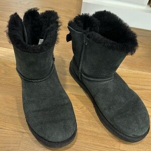 Ugg Bailey bow black size 9 Uggs